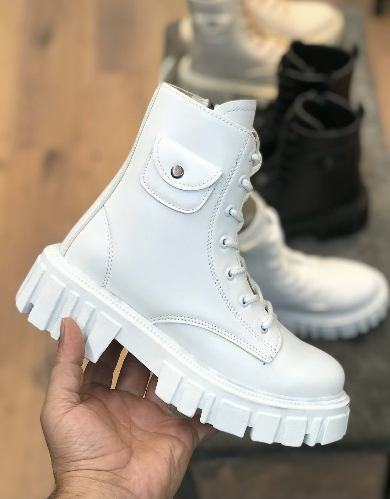 بوت بغل جیب