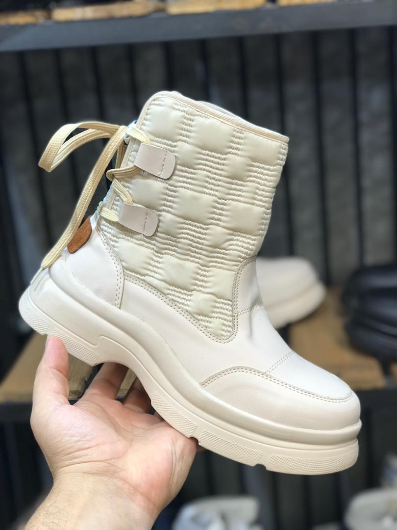 بوت لالنسیاگا پشت بند