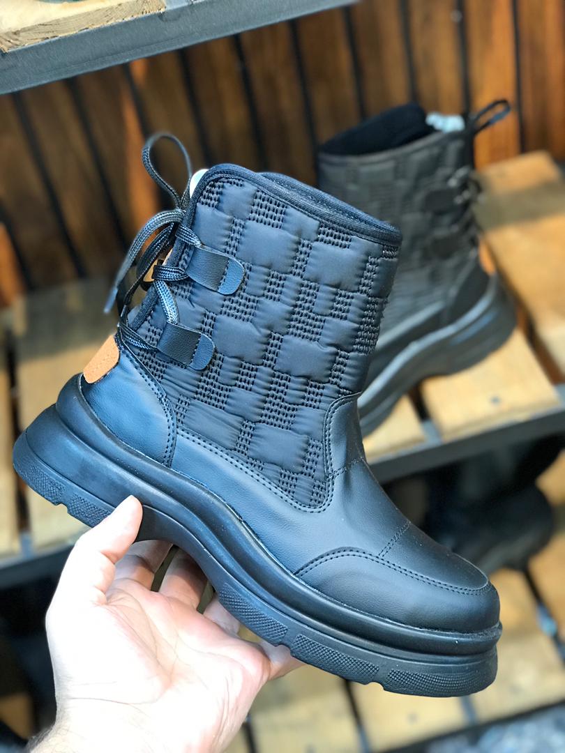 بوت لالنسیاگا پشت بند